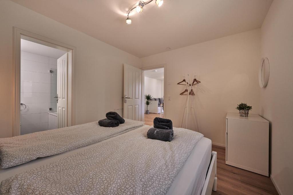 City Center Apartment with Mountain View - Resim 17