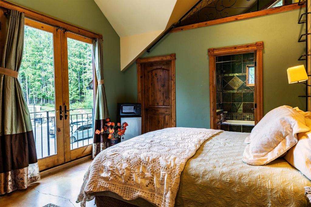 Talus Rock Retreat - Selkirk