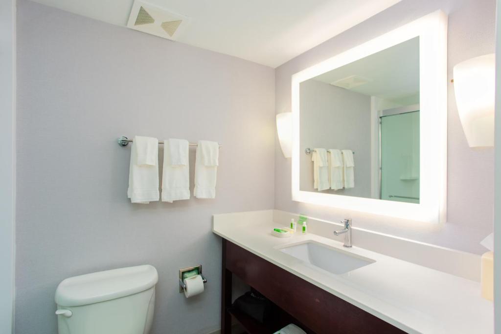 Holiday Inn Hotel & Suites Tallahassee Conference Center North, an IHG Hotel - Chambre Queen Standard Avec Deux Lits Queen