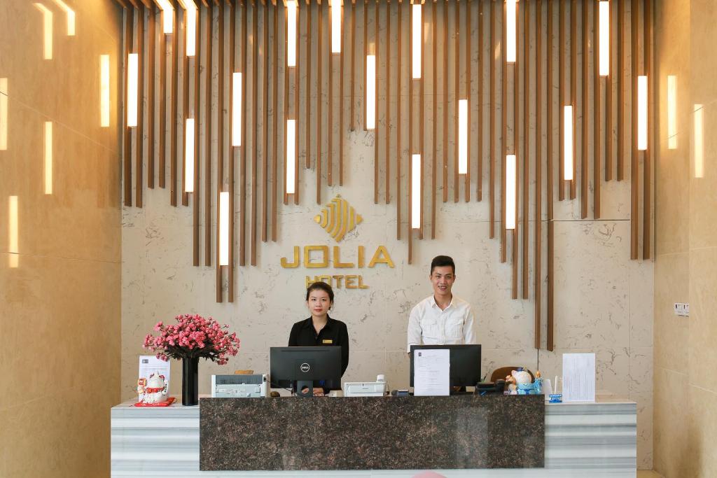 Členové personálu v ubytování Jolia Hotel Danang Beach