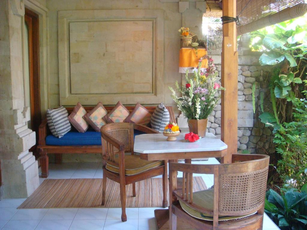Posezení v ubytování Kebun Indah Ubud