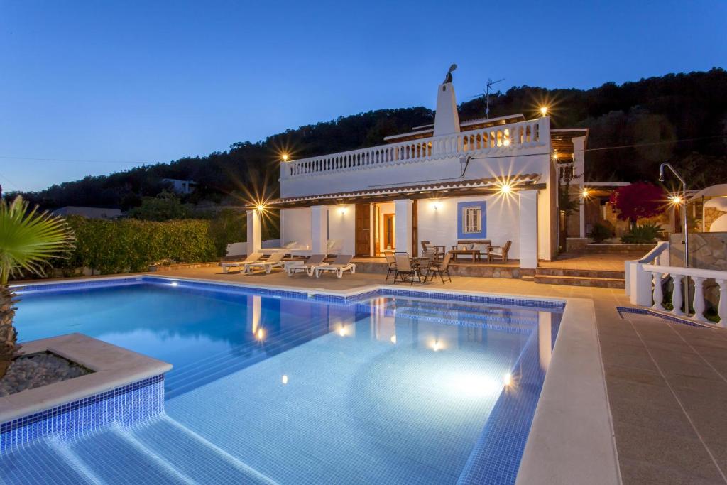 Villa Paris, San Antonio, Spain - Booking.com