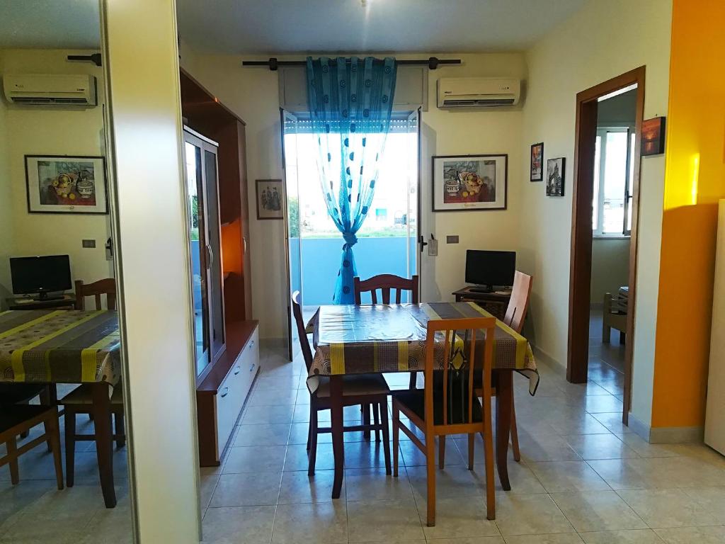 A television and/or entertainment centre at Near The Beach And The Center Of Otranto - Apartment Eleonora 5 Places
