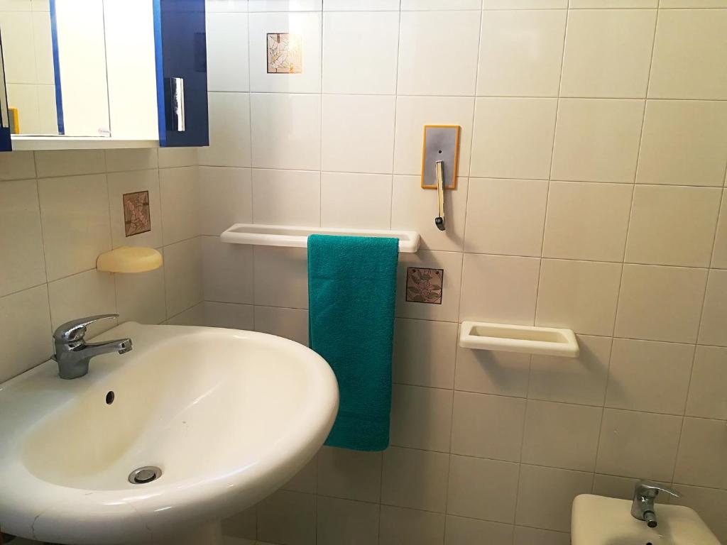 A bathroom at Near The Beach And The Center Of Otranto - Apartment Eleonora 5 Places