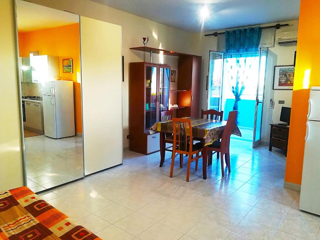 A kitchen or kitchenette at Near The Beach And The Center Of Otranto - Apartment Eleonora 5 Places