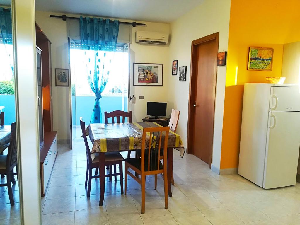 A kitchen or kitchenette at Near The Beach And The Center Of Otranto - Apartment Eleonora 5 Places