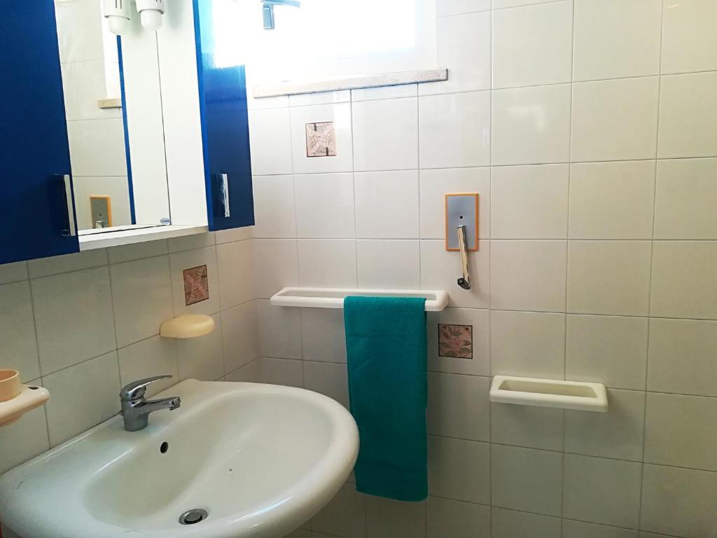 A bathroom at Near The Beach And The Center Of Otranto - Apartment Eleonora 5 Places