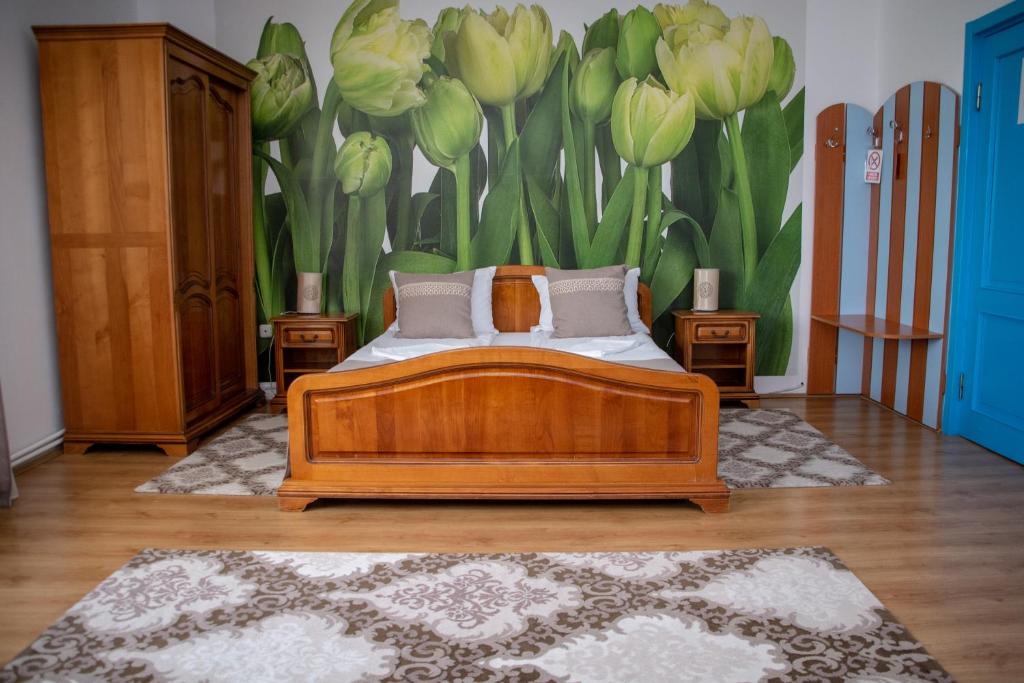 a bedroom with a bed and a mural of tulips at Motel Via Targu Mures in Cristeşti