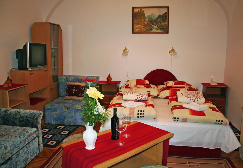 Posteľ alebo postele v izbe v ubytovaní Arany Barokk Apartman