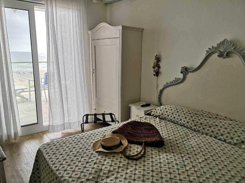 Postel nebo postele na pokoji v ubytování Hotel Tizian Beach