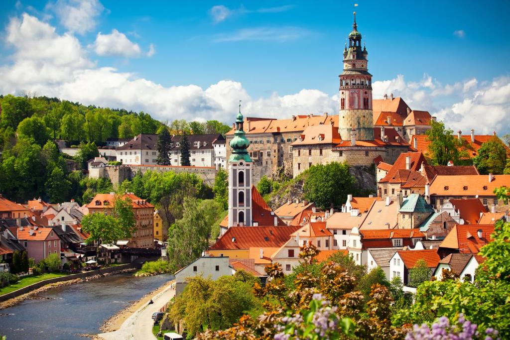 Nespecifikovaný výhled na destinaci Český Krumlov nebo výhled na město při pohledu z hotelu