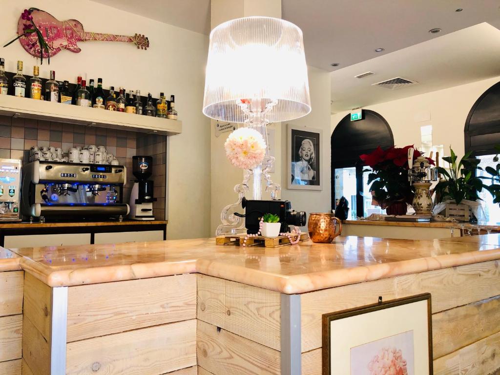 Hotel Garisenda B&B - in Centro a Riccione - - Resim 1