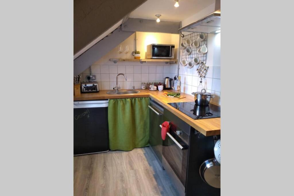 Kuchyň nebo kuchyňský kout v ubytování Hayloft Cottage