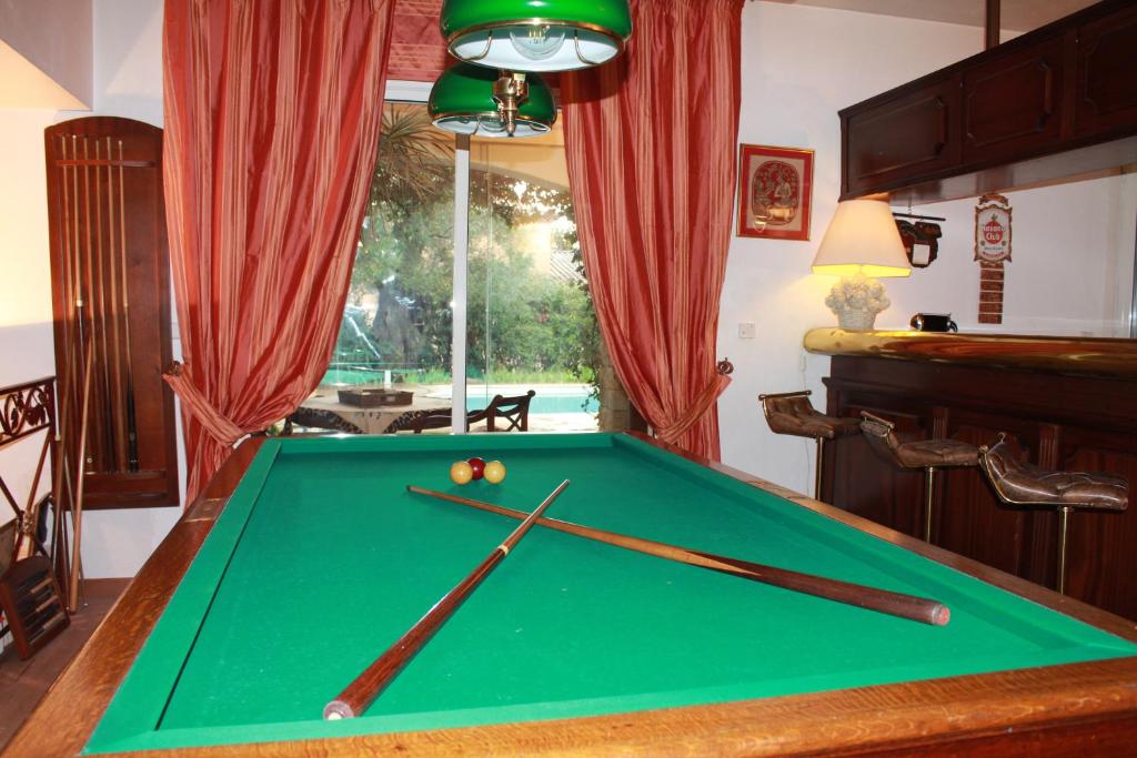 Biliár nebo kulečník v ubytování La Villa Topi