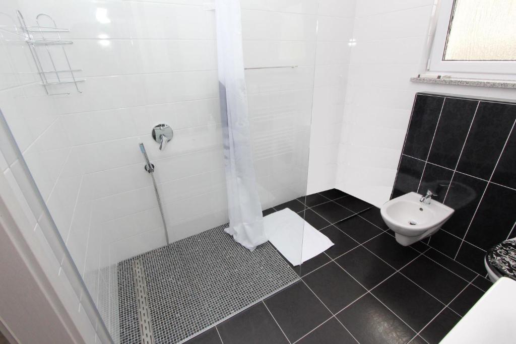 Kúpeľňa v ubytovaní Apartment Karlo 1