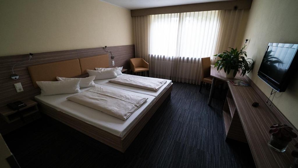 Postel nebo postele na pokoji v ubytování Hotel Zur Heide