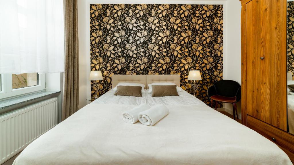 Posteľ alebo postele v izbe v ubytovaní Apartamenty EverySky - Górna 8