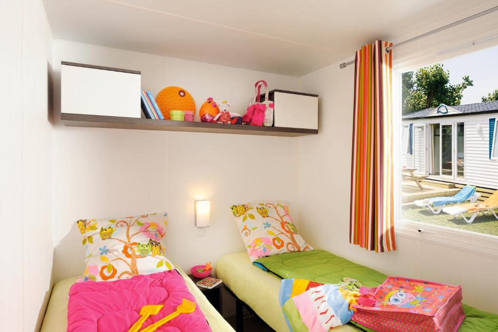 Postel nebo postele na pokoji v ubytování Camping Le Rey