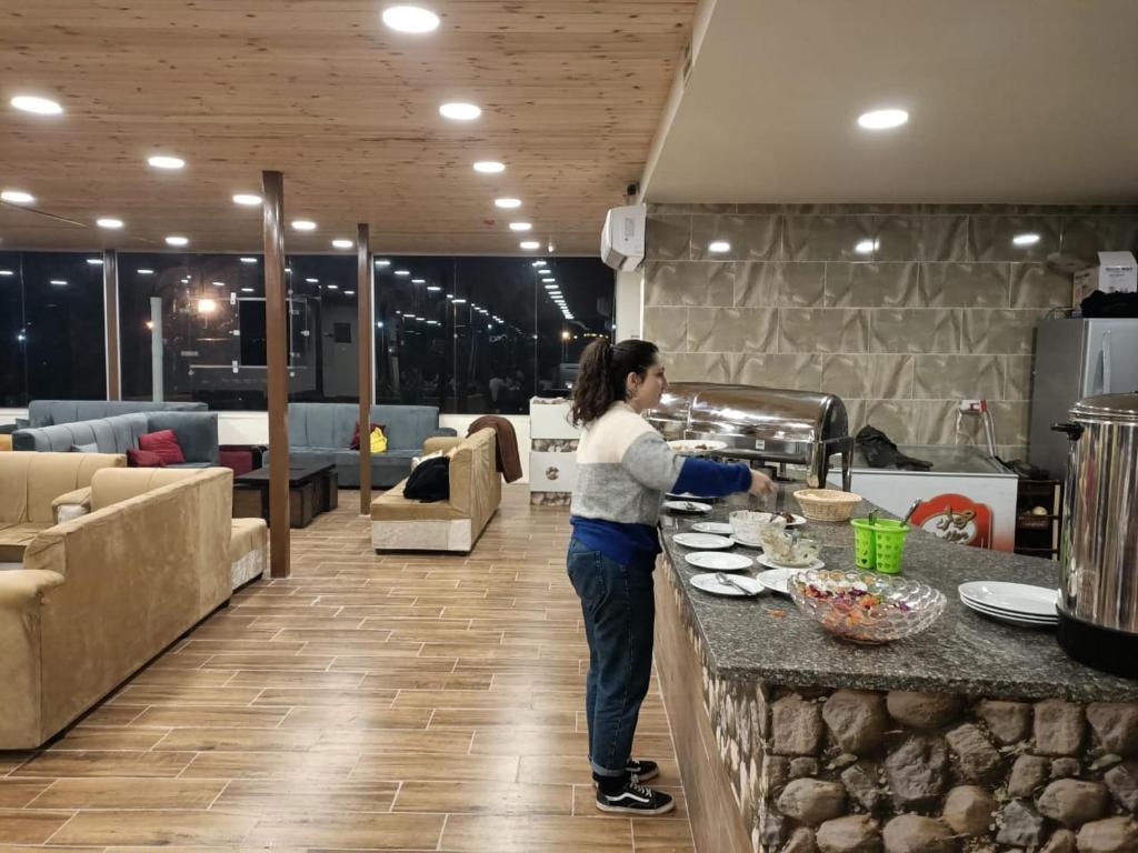 Posezení v ubytování Petra Cabin Inn Hostel&Resturant