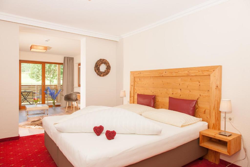 Ένα ή περισσότερα κρεβάτια σε δωμάτιο στο Hotel Garni Berghof