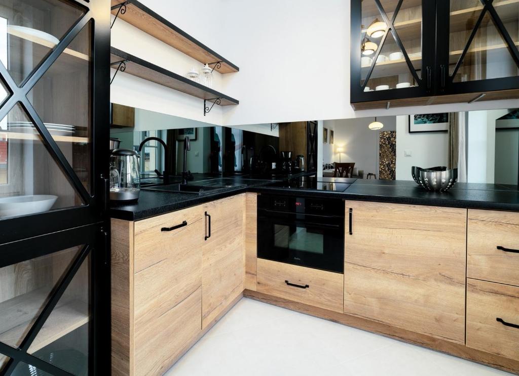 Kuchyňa alebo kuchynka v ubytovaní Apartamenty EverySky - Górna 8