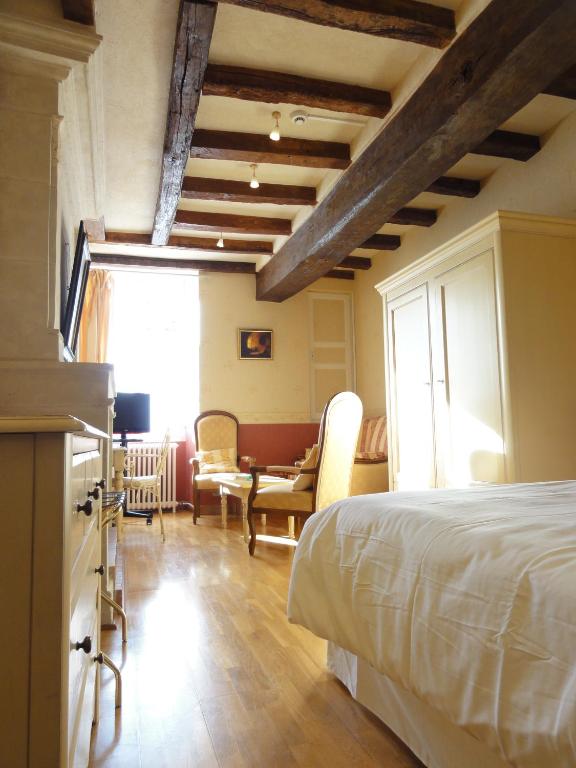 Logis Manoir De La Giraudière - Suite