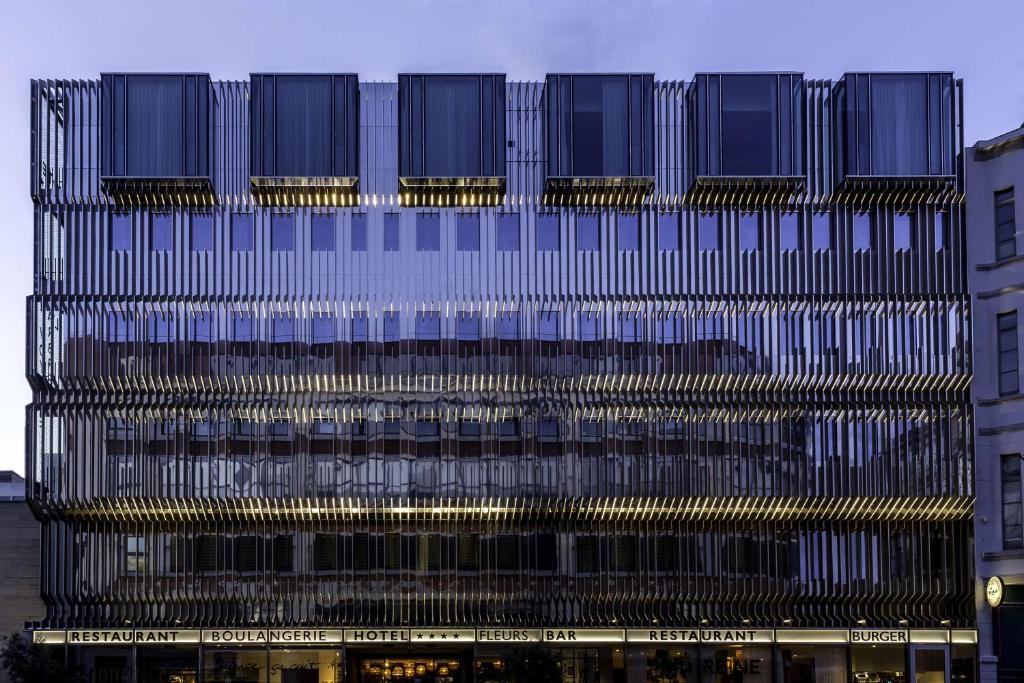 uma fachada de um edifício azul e dourado em Hotel L'Arbre Voyageur - BW Premier Collection - LILLE em Lille