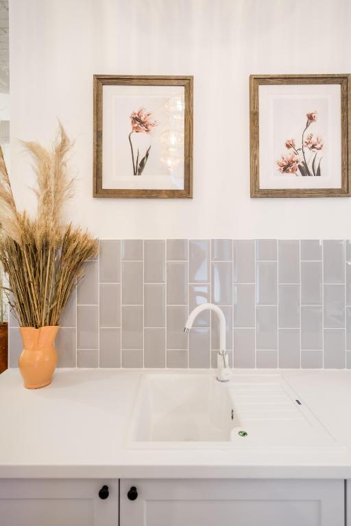 ROOMLI Boho Chic Apartments - Standard Apartment