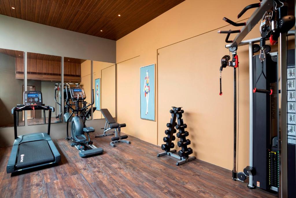 Fitness centrum a/nebo fitness zařízení v ubytování YU Hotel Candolim