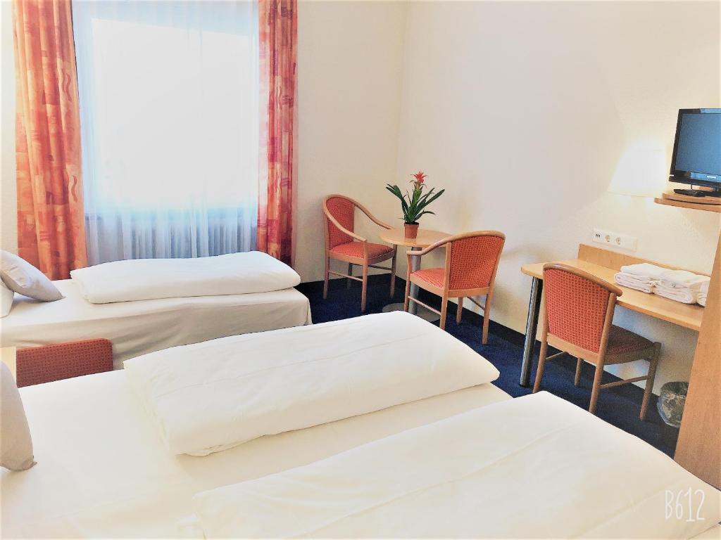 Postel nebo postele na pokoji v ubytování Hotel Austria Stuttgart-City