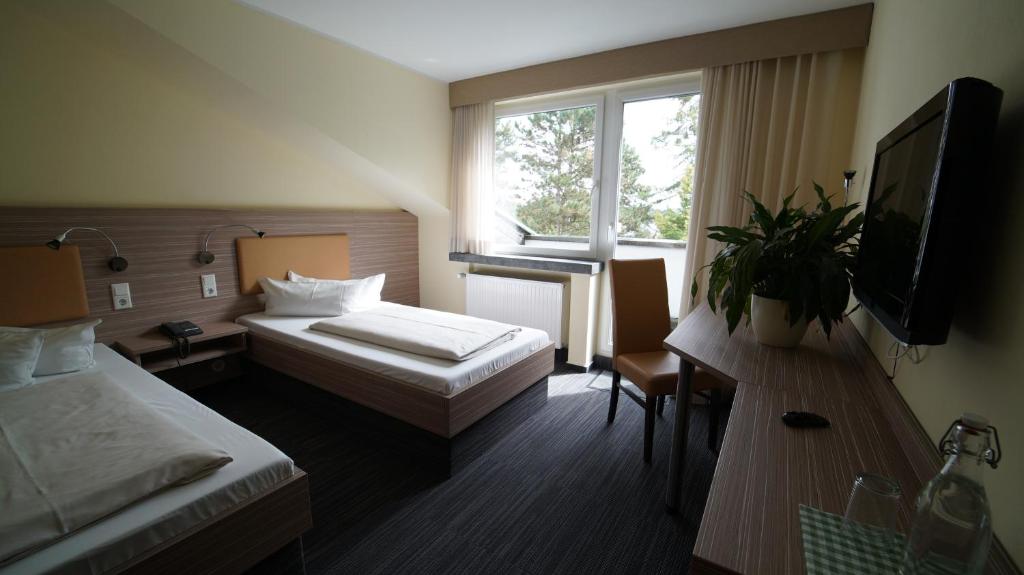 Postel nebo postele na pokoji v ubytování Hotel Zur Heide
