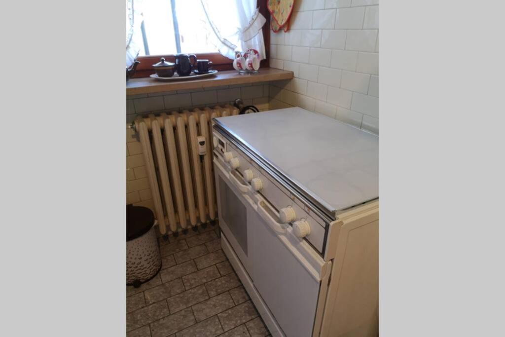 Kuchnia lub aneks kuchenny w obiekcie La casa dei nonni (centralissimo trilocale)