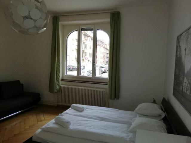 Letto o letti in una camera di ZüriZimmer