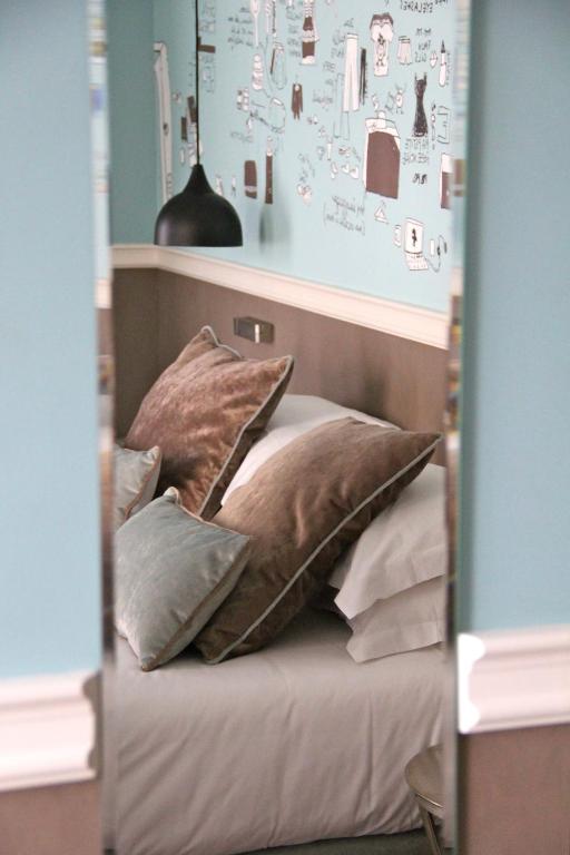 Hôtel des 3 Poussins - Resim 17