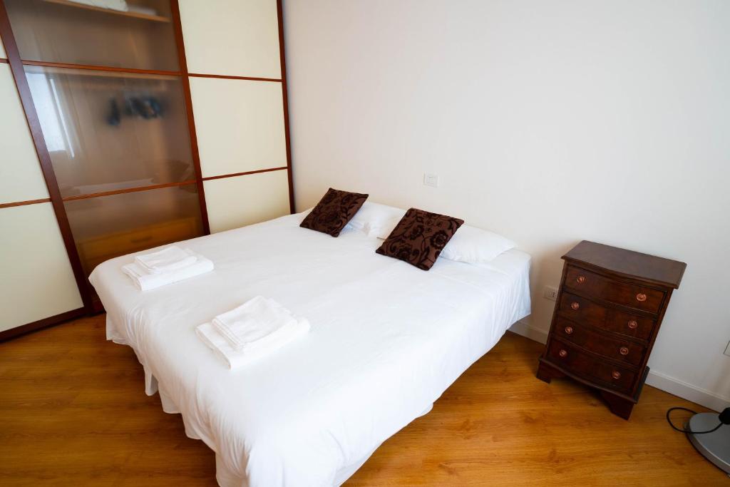 Säng eller sängar i ett rum på V12 Apartments - Alfieri 2A