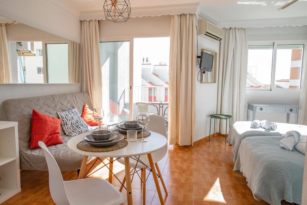Palm Beach Club Apartamentos Carihuela - Studio With Balcony
