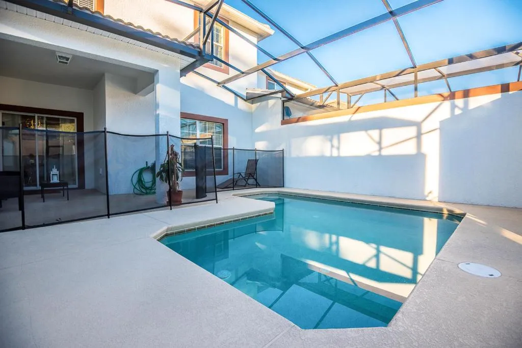 Champions Gate Town House Sleeps 8 with Pool and WiFi, Davenport, United States