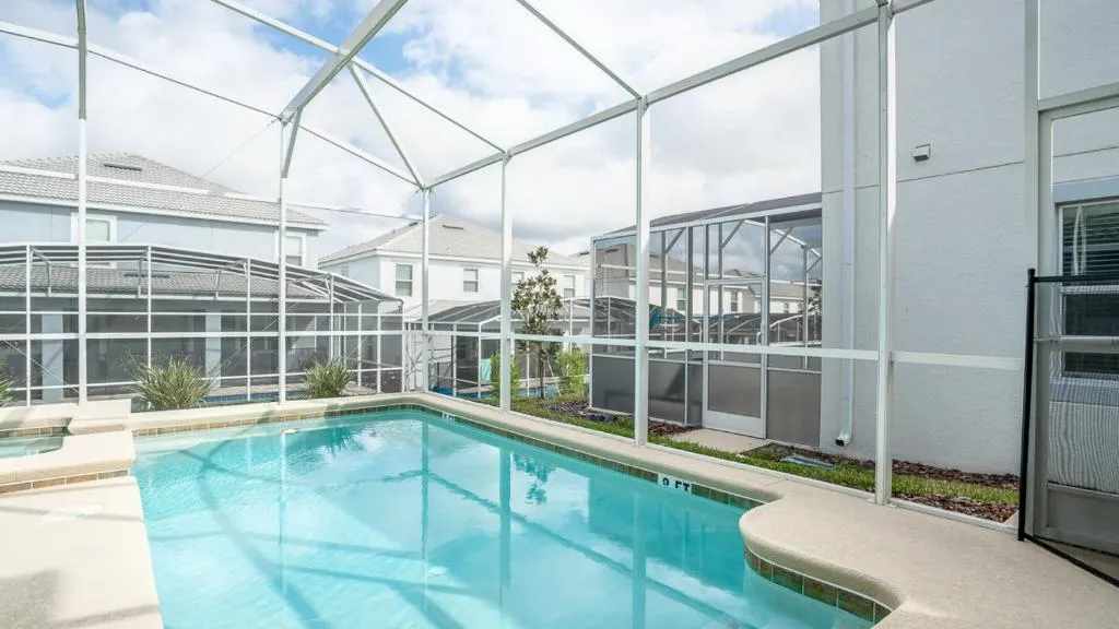 Champions Gate Villa Sleeps 11 with Pool and WiFi, Davenport, United States
