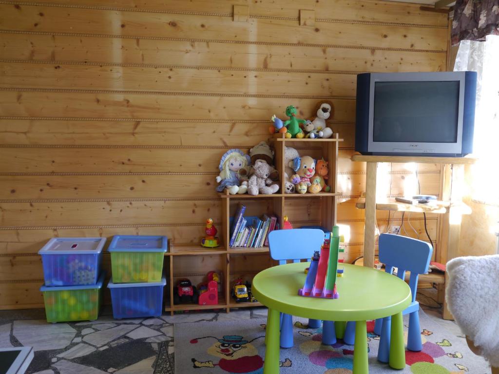 Televízia a/alebo spoločenská miestnosť v ubytovaní Willa Rosa