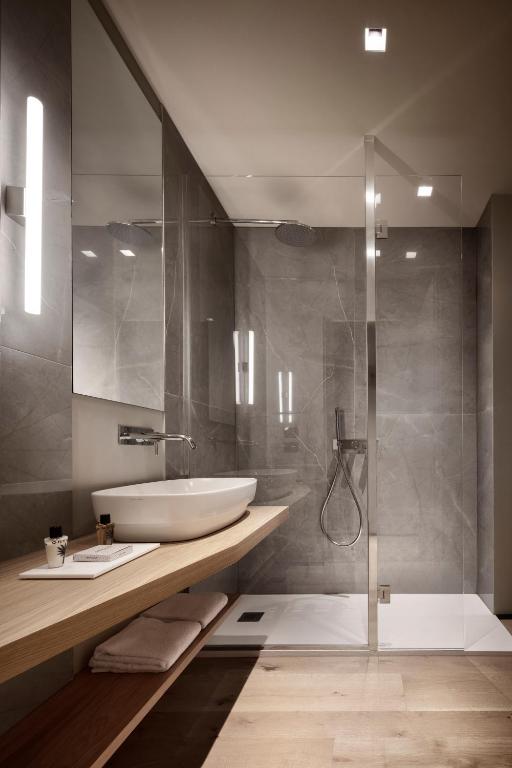 A bathroom at Speronari Suites
