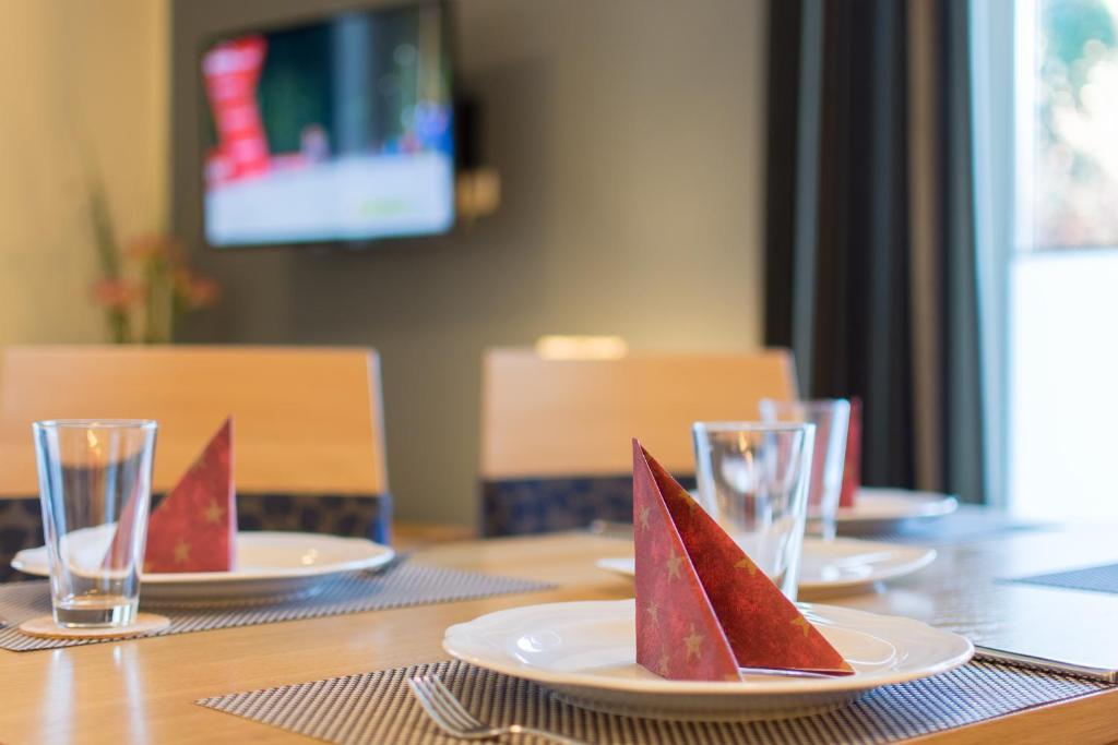 TV a/nebo společenská místnost v ubytování Apartmenthaus Kleiner Falke