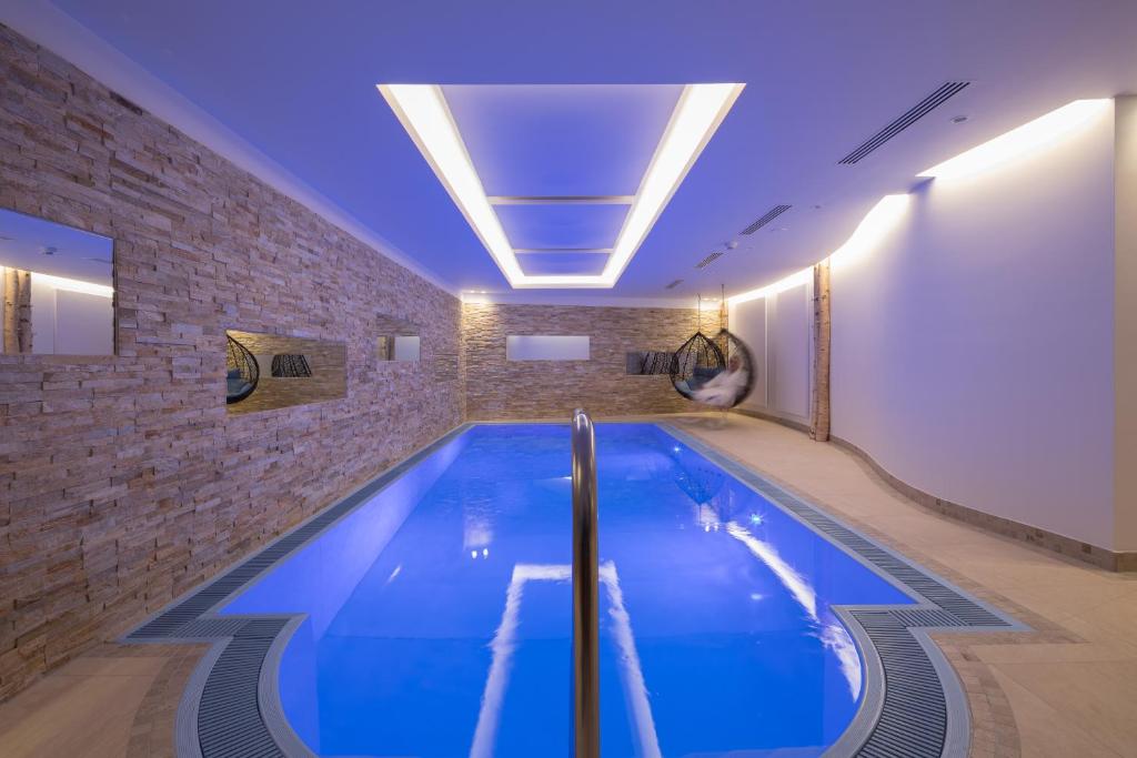 Bazén v ubytování Hotel Albona Nova nebo v jeho okolí