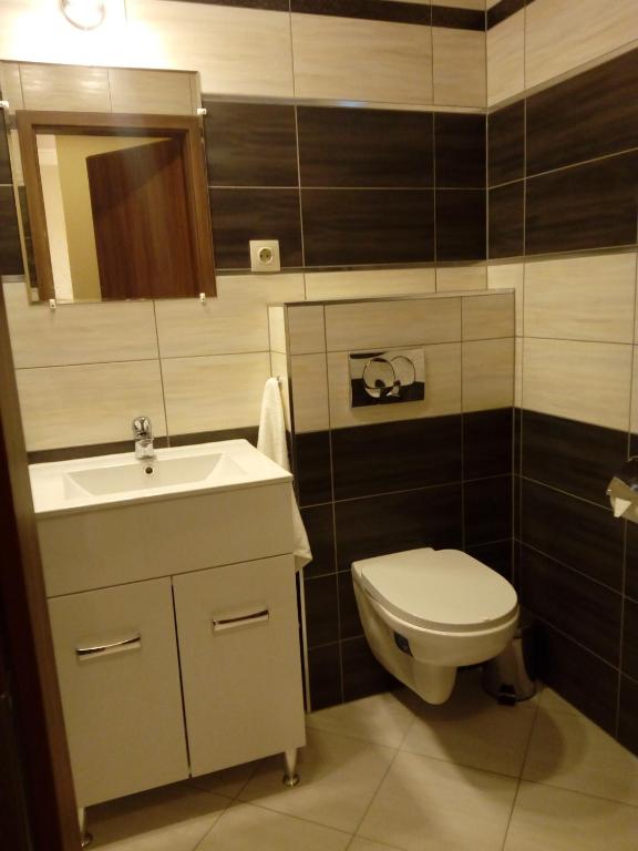 Búzavirág Apartmanház - 带花园的公寓