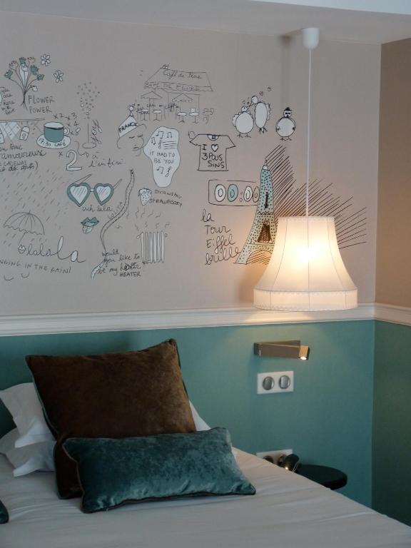 Hôtel des 3 Poussins - Resim 25