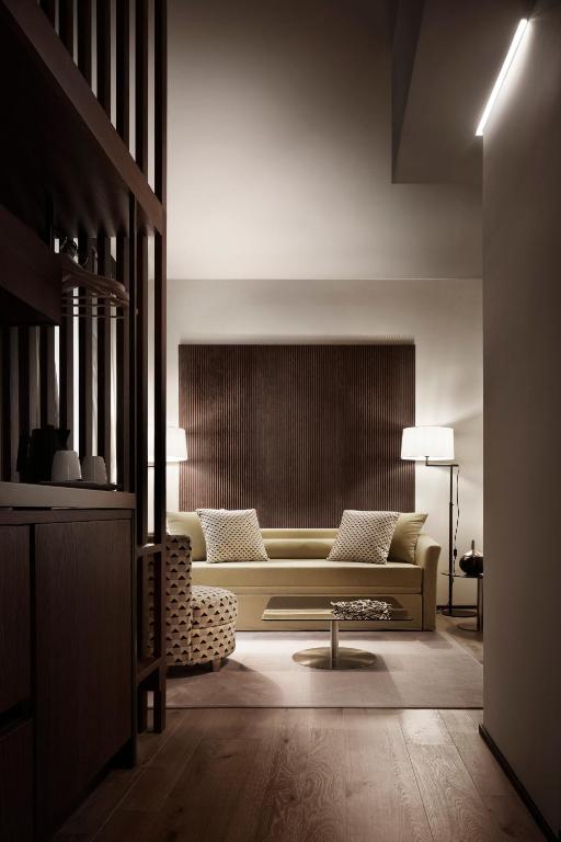 A seating area at Speronari Suites