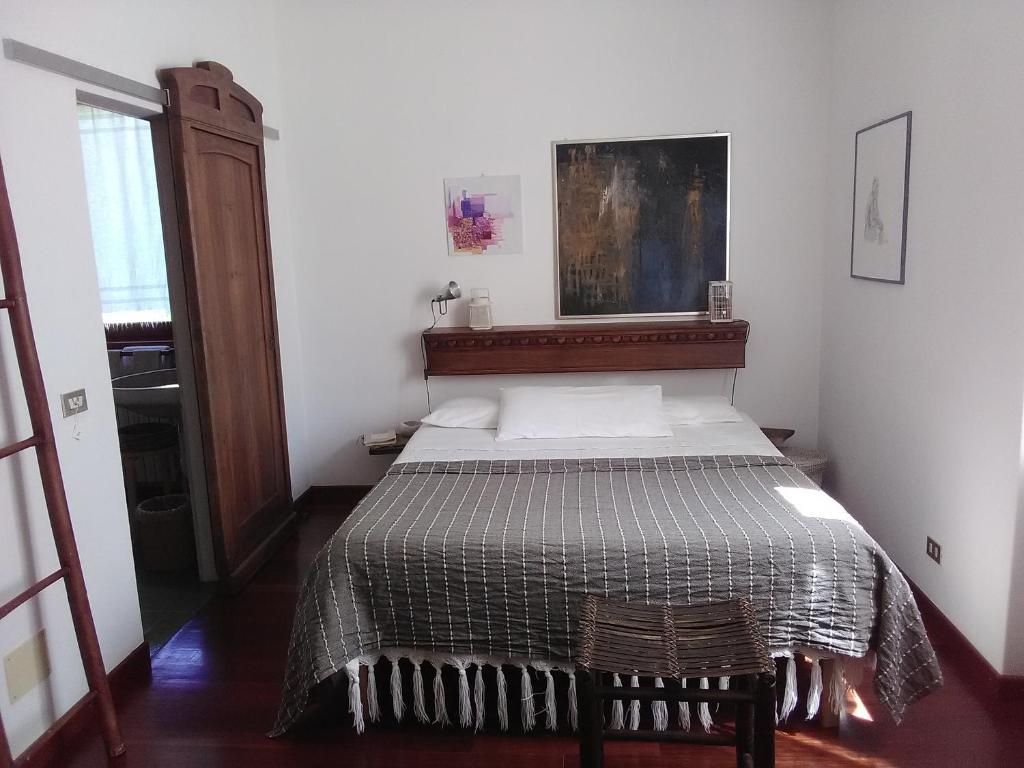 a bedroom with a bed in a room at Il Bogno B&B in Lierna