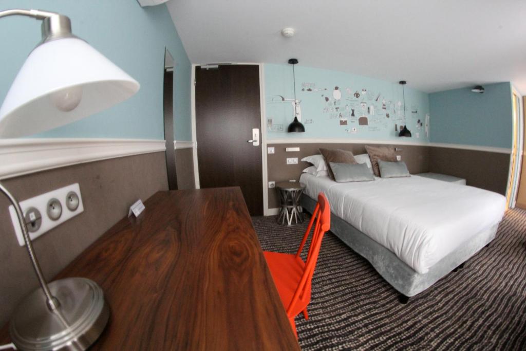 Hôtel des 3 Poussins - Resim 28