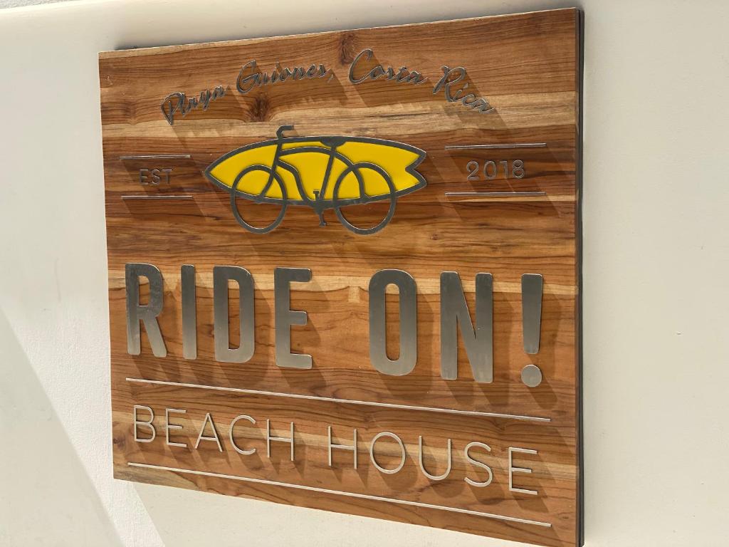 Certifikát, hodnocení, plakát nebo jiný dokument vystavený v ubytování Ride On Beach House