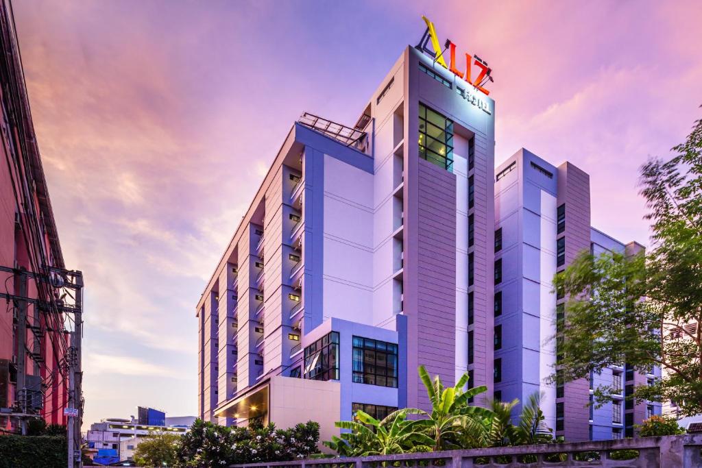 een weergave van het hotel gepland voor het centrum van Honolulu bij Aliz Hotel in Nonthaburi