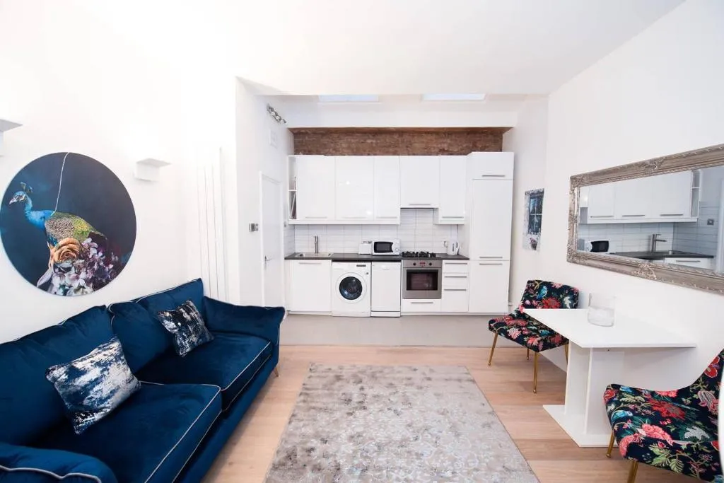 Unique 1BR period apartment in Kensington London, Londra, Marea Britanie